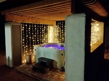 Desert Rose - Hot Tub at Night